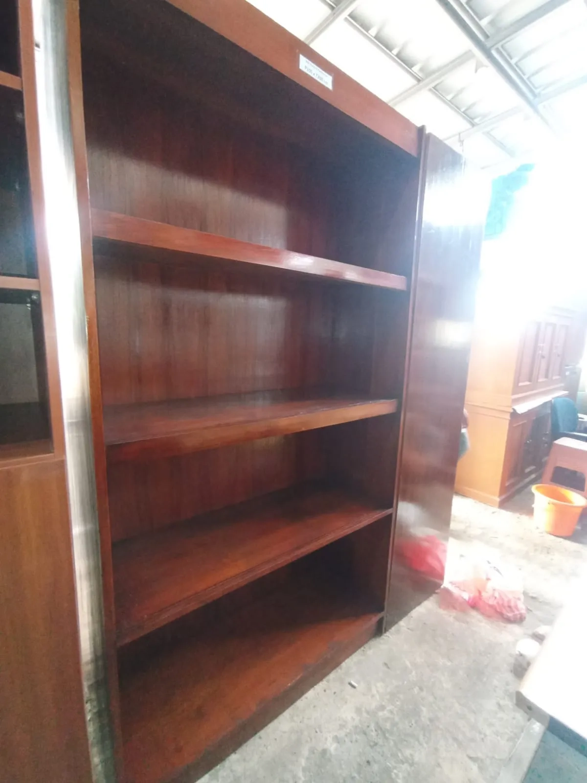 lemari rak display kayu solid