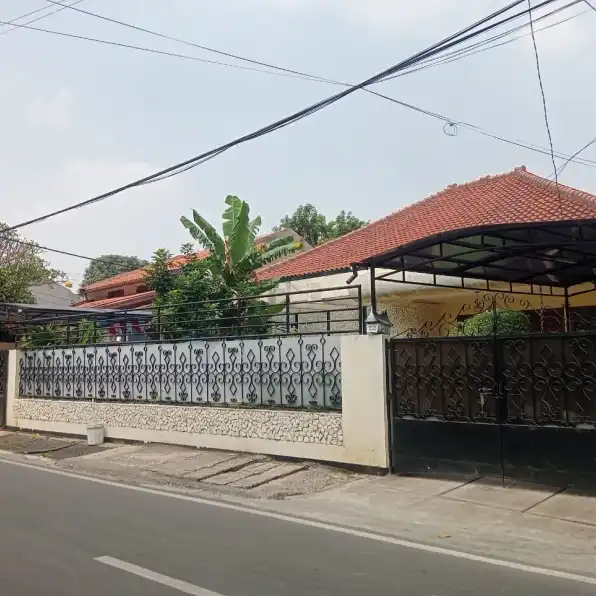 Rumah Lama Bagus di Area Pejaten Barat Kota Jakarta Selatan