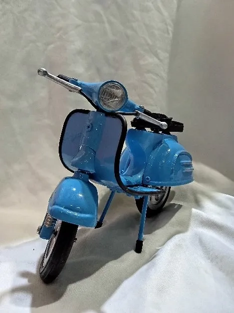 Miniatur Pajangan Vespa Clasic Antik Coklat 