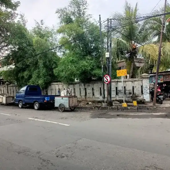 Rumah  Hook Hitung Tanah Raya Pandegiling Surabaya pusat Strategis