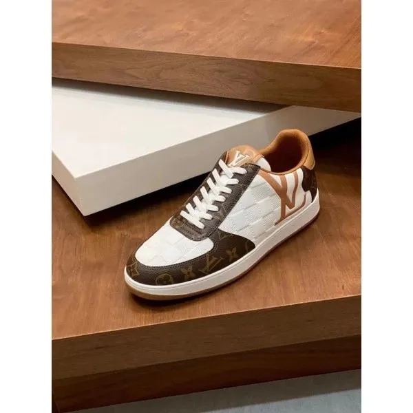 Sepatu sneakers pria louis vuitton lv