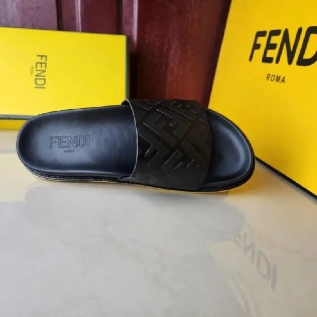 Sandal selop slide pria fendi