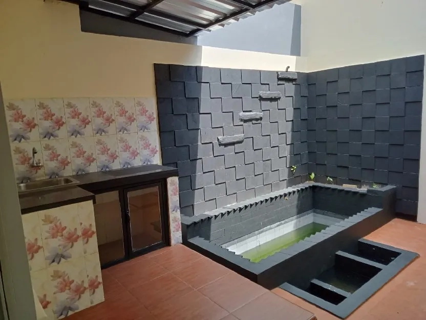 Rumah Townhouse siap huni 2Lt legenda wisata jl alternative Cibubur Lt 300 m2  Lb400 m2 Bogor SHM