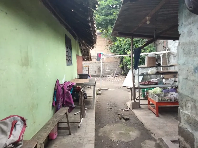 Dijual Tanah beserta bangunannya,( 3 ruko dan rumah) (surat tanah AJB)