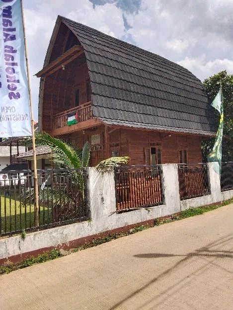 Wahyu Rumah Kayu