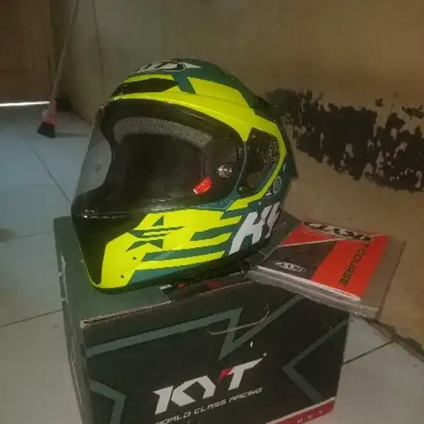 HELM KYT TT COURSE UKURAN M baru beli