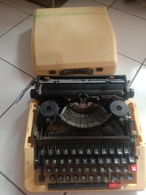 mesin tik manual