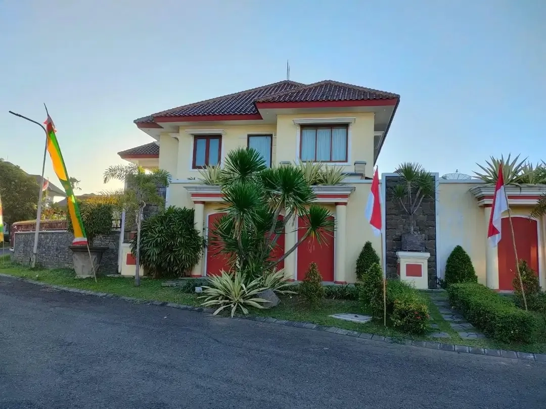 Rumah Mewah di Komplek Villa Bukit Mas Monaco Surabaya