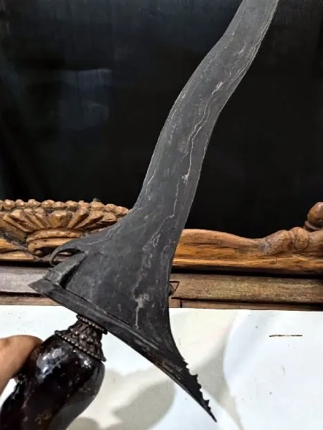 Keris jangkung pamor wengkon isen 