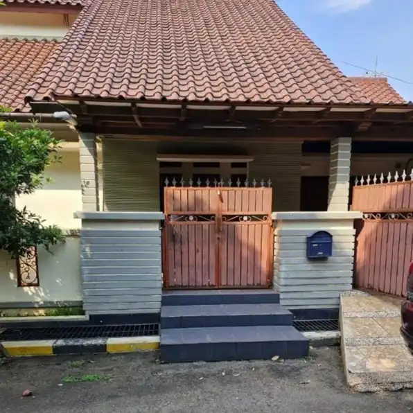 Di Jual Rumah Komplek Jatimelati Bulog Kota Bekasi Shm