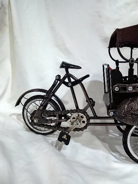 Miniatur Becak kuno pajangan antik 