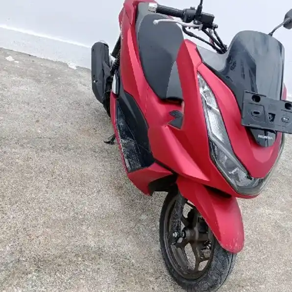 Honda pcx 2023 putih