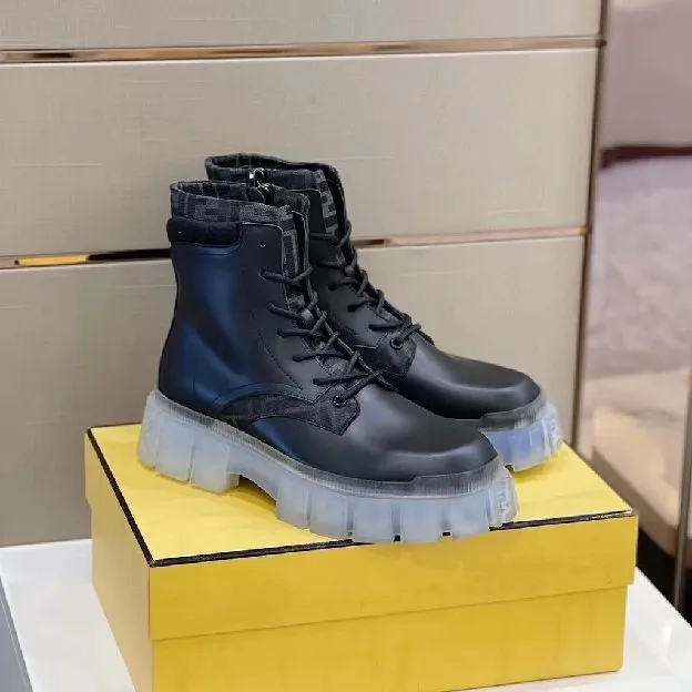 Sepatu boots pria fendi