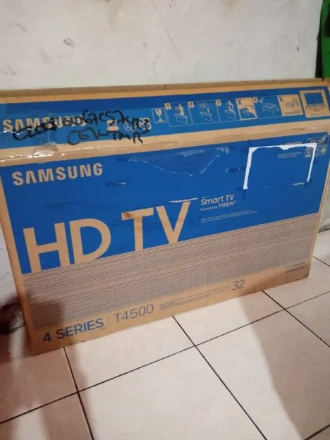 Dijual TV merk Samsung smart Tizen 32 inch digital fullset 