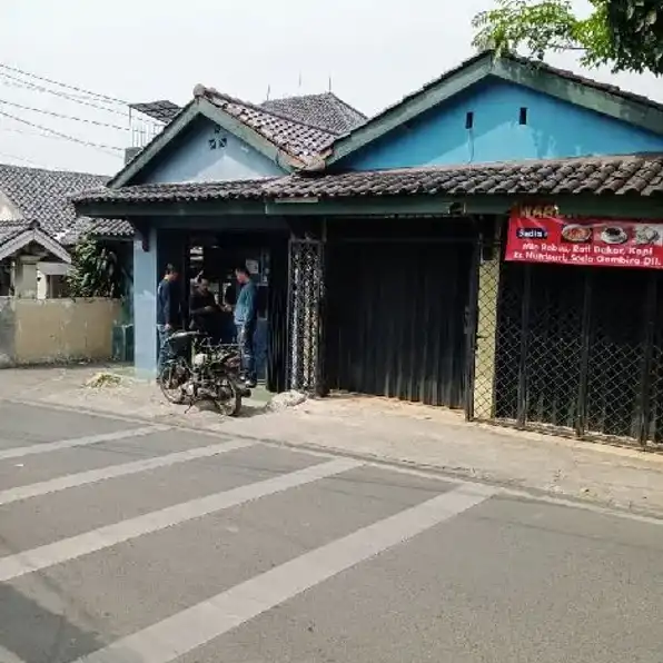 rumah dengan 3kios 