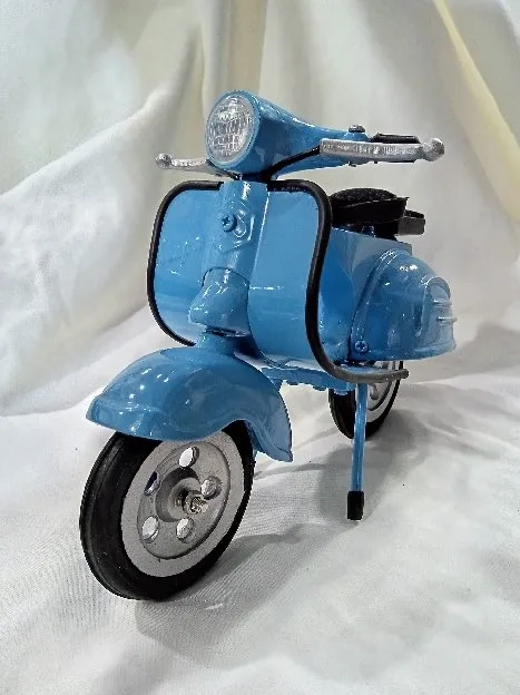 Miniatur Pajangan Vespa Clasic Antik Coklat 