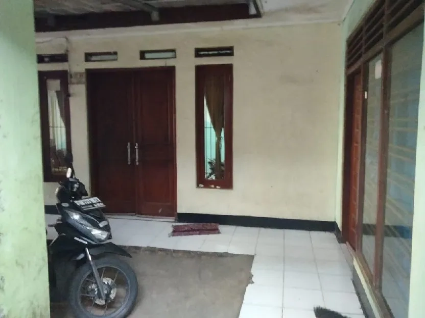 Dijual Tanah beserta bangunannya,( 3 ruko dan rumah) (surat tanah AJB)