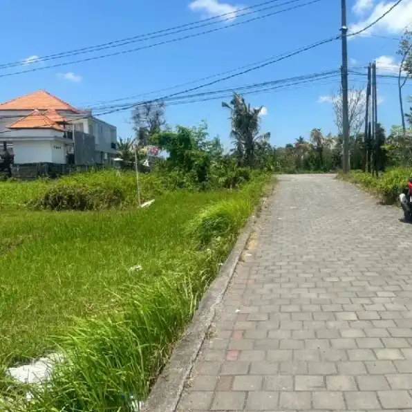 Dijual 12 are, Jl. Pantai Nyanyi Beraban Kediri Tabanan