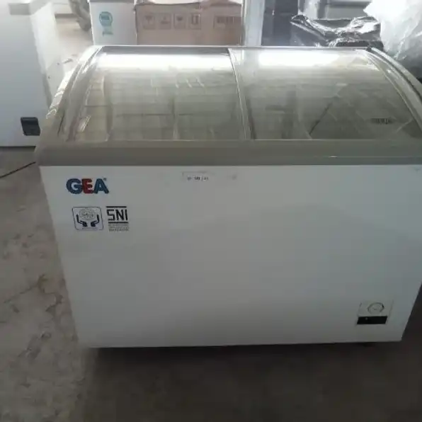 Cuci gudang New GEA Sliding Curve Glass Freezer SD-303 Garansi