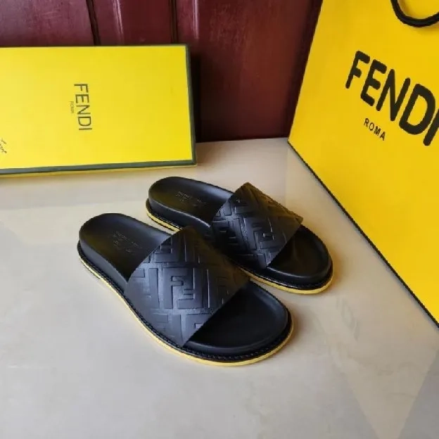 Sandal selop slide pria fendi