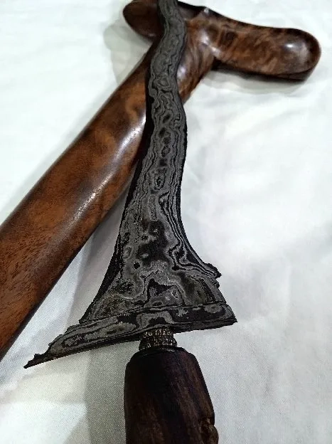 Keris sepuh carubuk pamor pedaringan kebak 