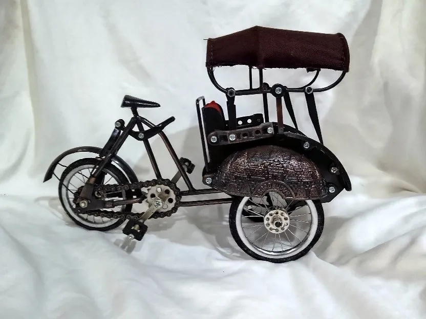 Miniatur Becak kuno pajangan antik 