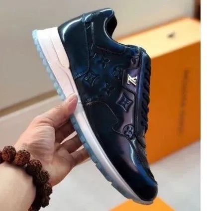 Sepatu sneakers pria louis vuitton lv