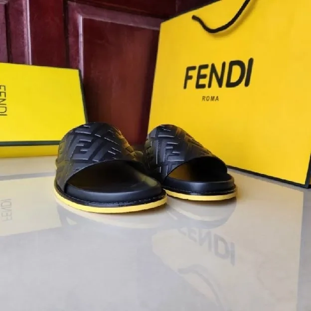 Sandal selop slide pria fendi