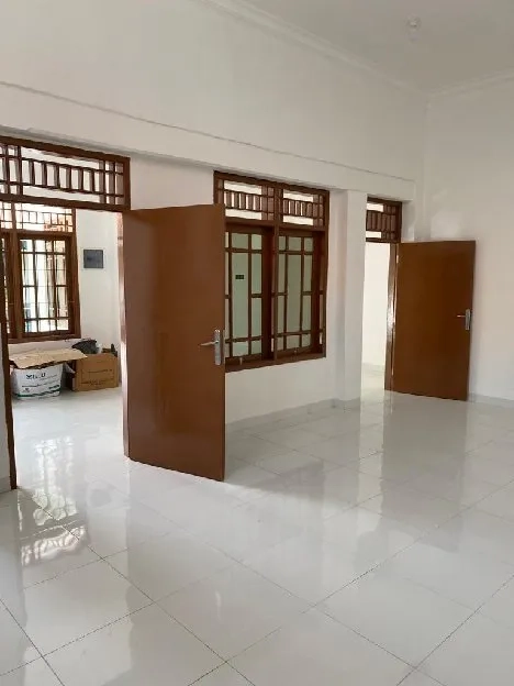 Rumah kantor sewa tahunan 1 LT jl Kramat V Senen Jakpus Lt 414 lb 160m 