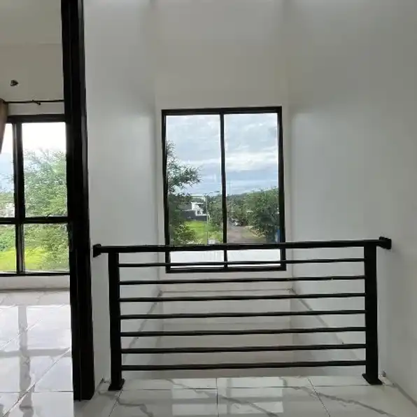 rumah modern tropis akses lebar di Pondok Cabe Tangsel