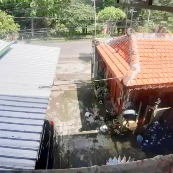 RUMAH TEPI JALAN RAYA JEBRES SURAKARTA 