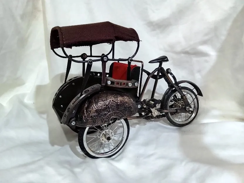 Miniatur Becak kuno pajangan antik 