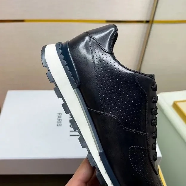 Sepatu sneakers pria berluti hitam kulit