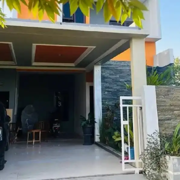 RUMAH 260M2 DUA LANTAI DI TEGALGEDE KARANGANYAR KOTA 