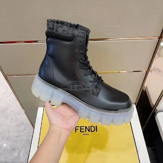 Sepatu boots pria fendi