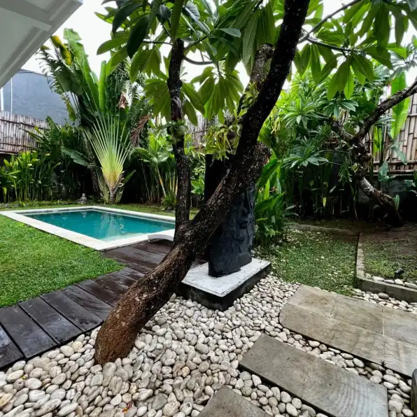 Disewakan villa 3 bedroom di Seminyak Bali