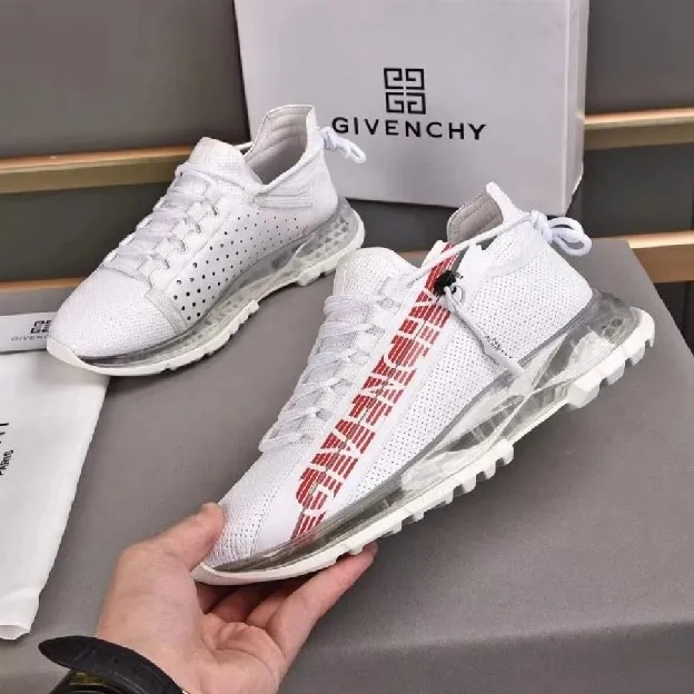 Sepatu sneakers pria givenchy