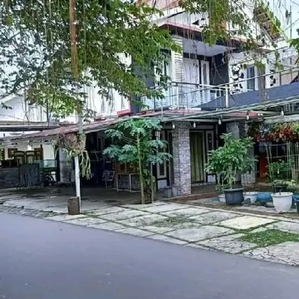 Rumah cantik Pinggir Jalan dan Kios Usaha Tanah Baru Beji Depok