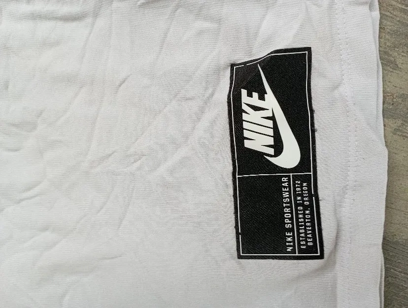 KAOS NIKE