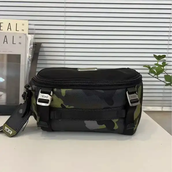 Sling bag tumi platoon