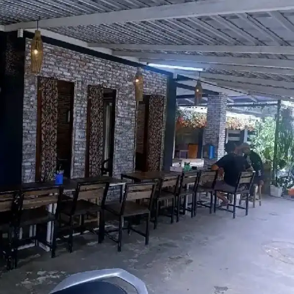 Rumah cantik Pinggir Jalan dan Kios Usaha Tanah Baru Beji Depok