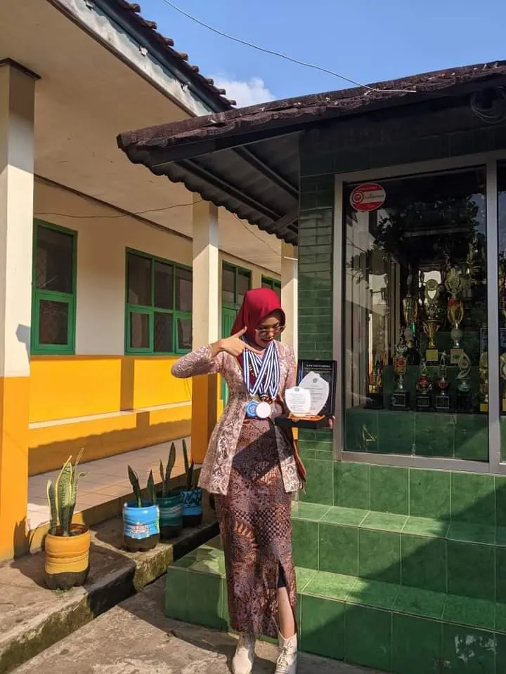 Terlengkap, Butik Kebaya Wisuda, Bustier, Lamaran, Palangkaraya, NENG LINA KEBAYA