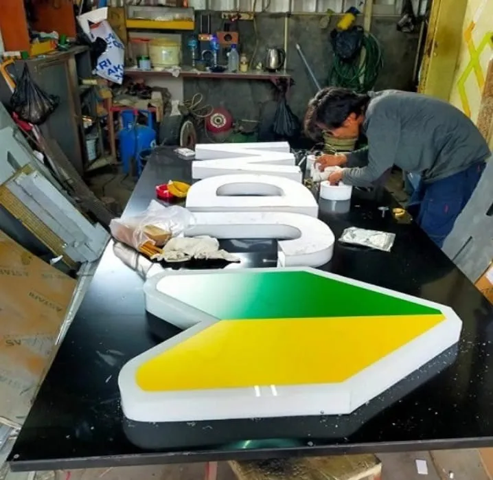 Jasa huruf timbul ,neon box jakarta