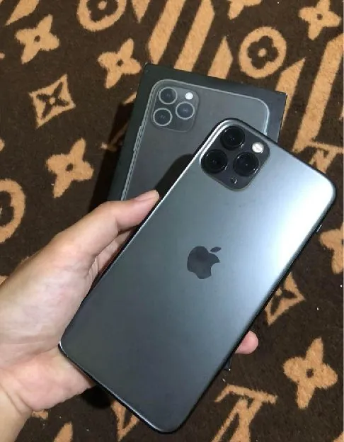 i-PHONE 11 PRO