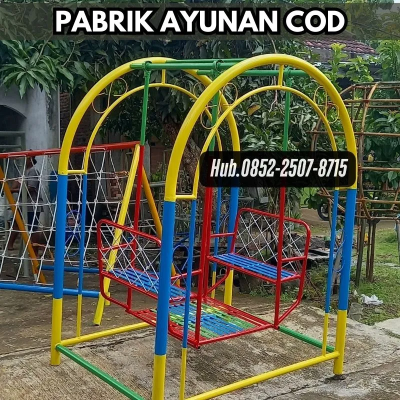 Gambar ayunan besi klasik Dan mainan playground outdoor Kec Samarang Garut