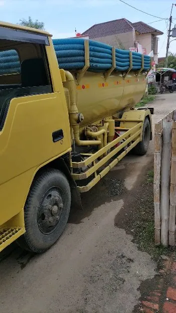 sedot tinja area tambak