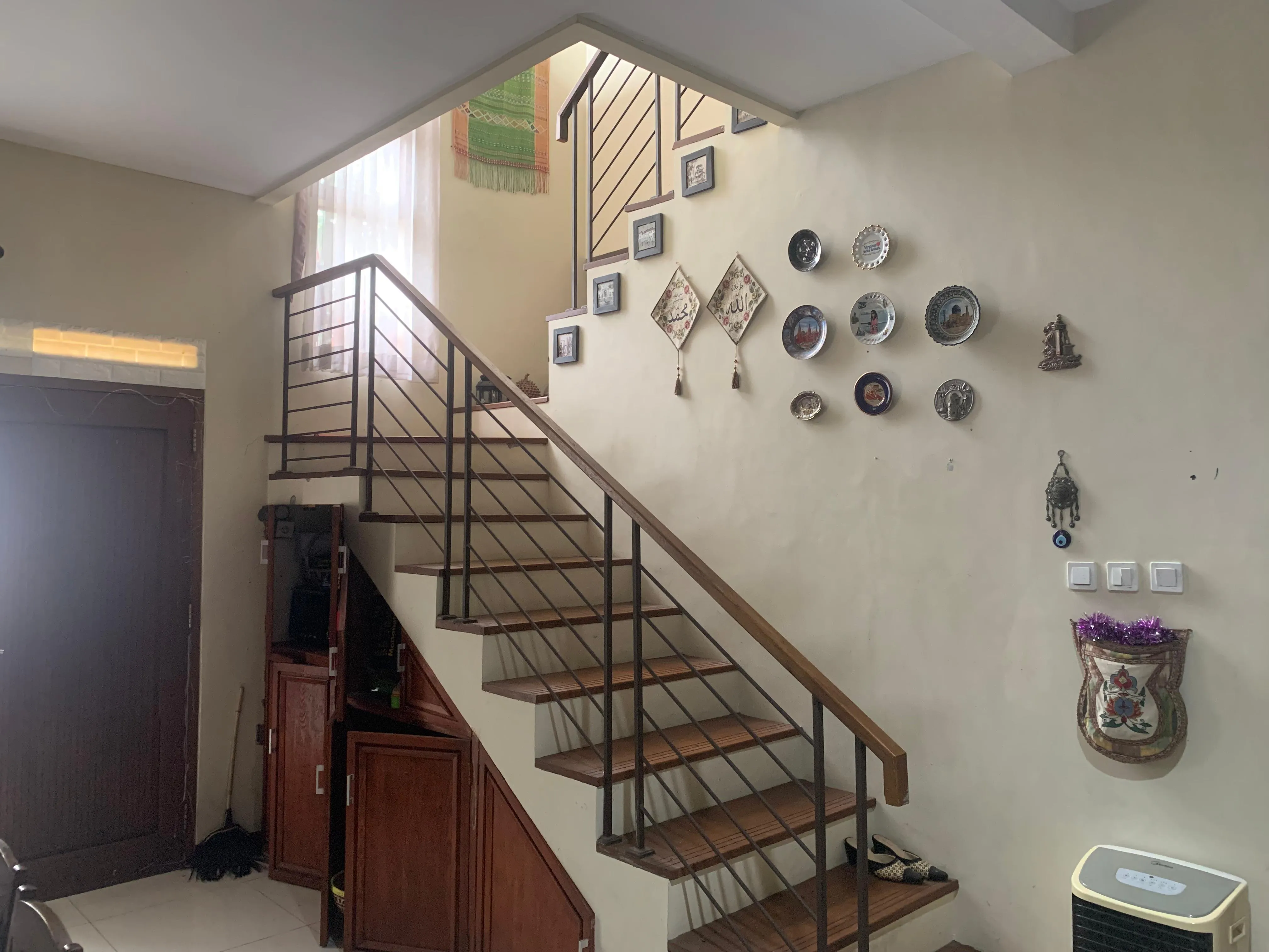 Dijual Rumah Siap Huni di Komplek Bandung Indah Raya, Bandung