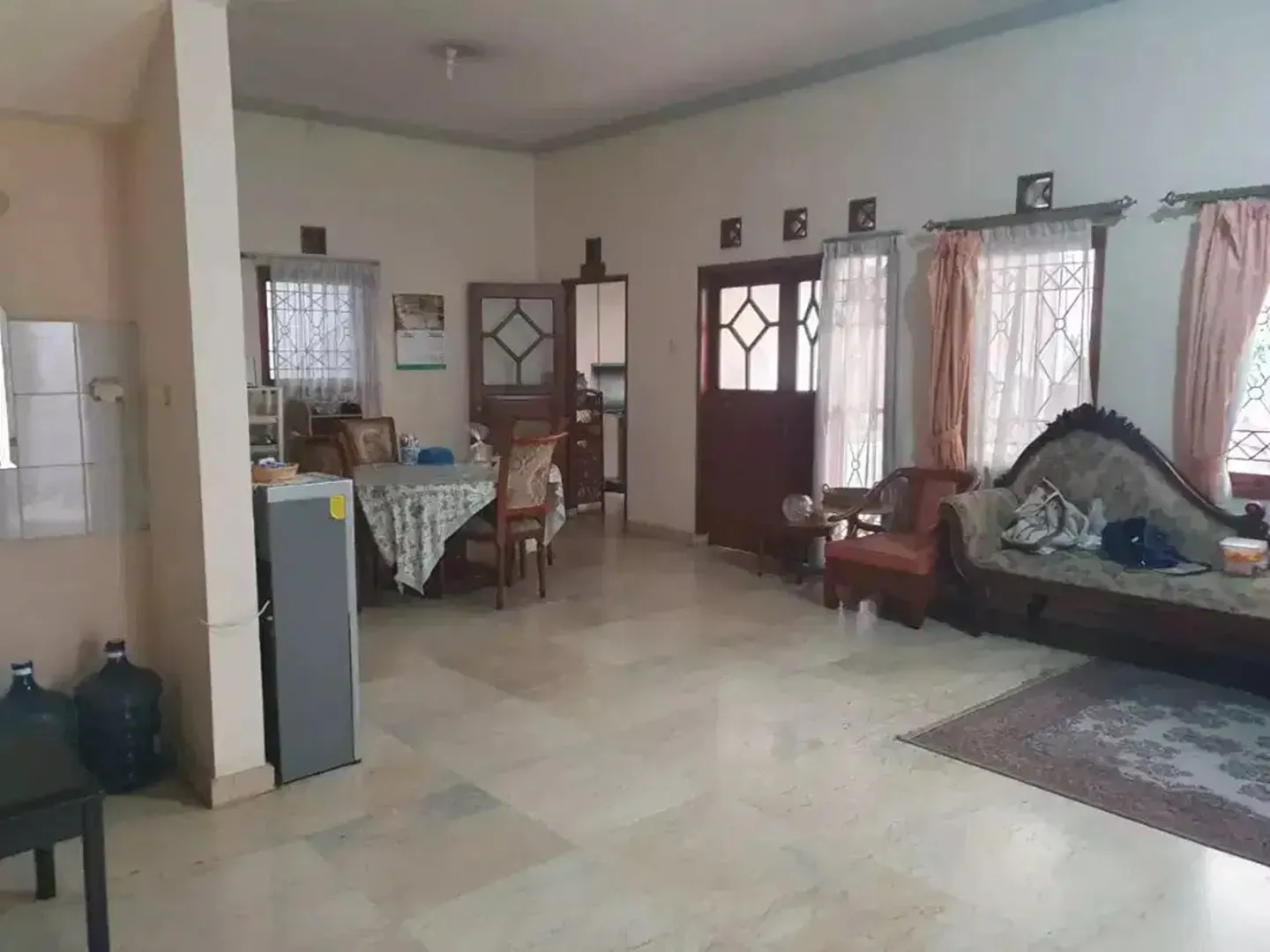 Dijual Rumah Dua Lantai Shm Jakarta Timur di Jalan Abadi