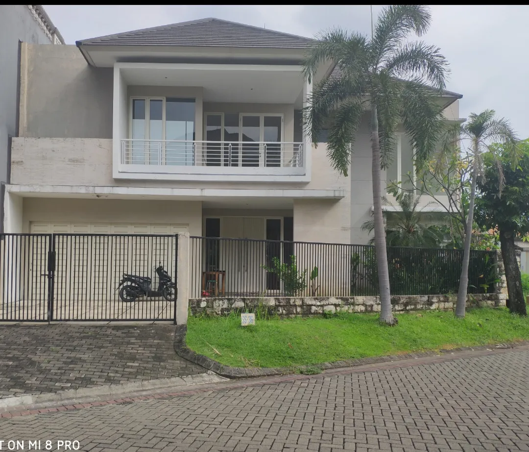 Dijual Rumah Modern Minimalis di Graha Family, Surabaya