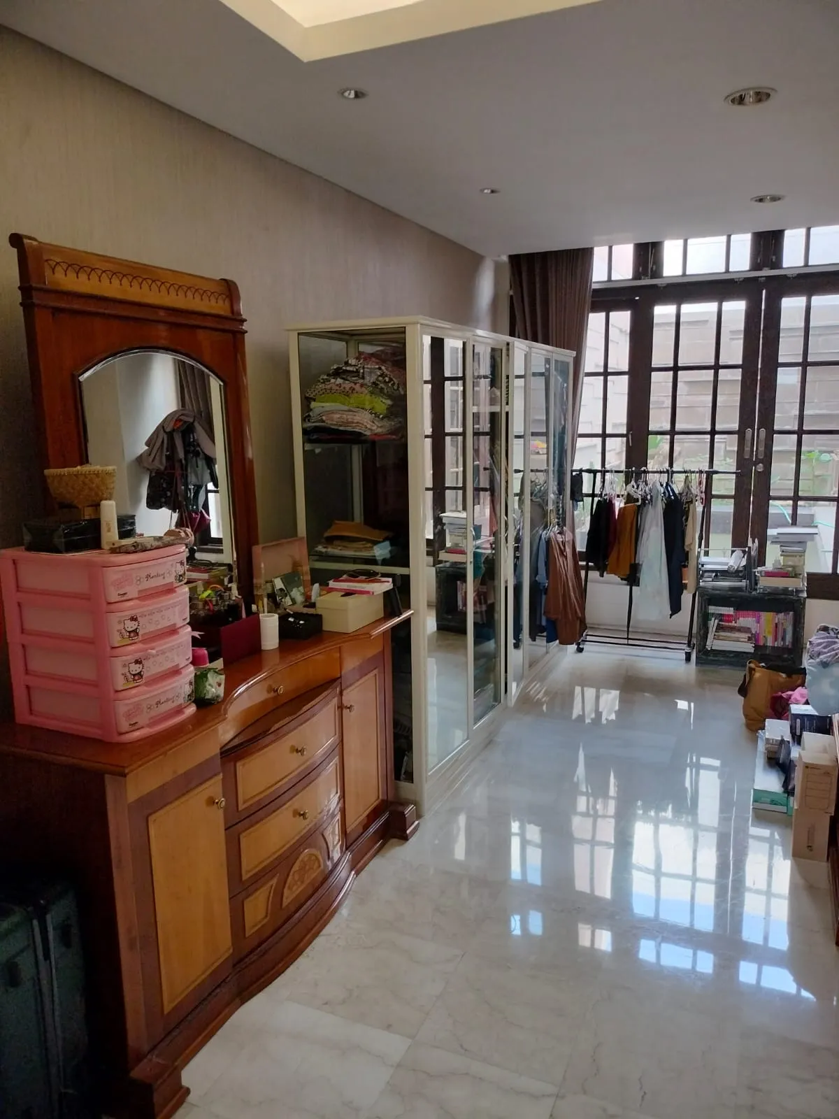 Dijual Rumah 2 Lantai di Dharmahusada Indah Barat, Surabaya